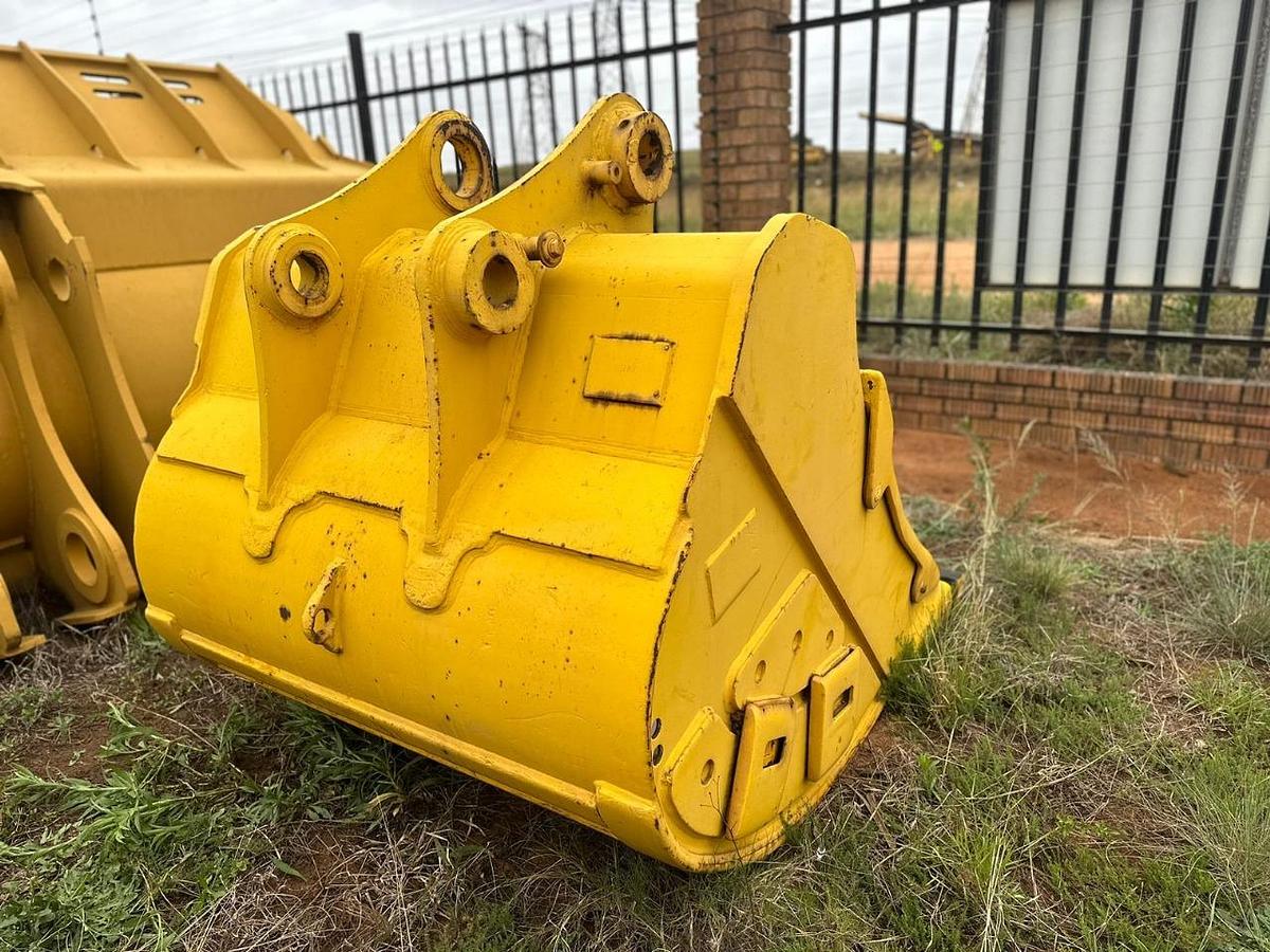 Used EXCAVATOR BUCKET