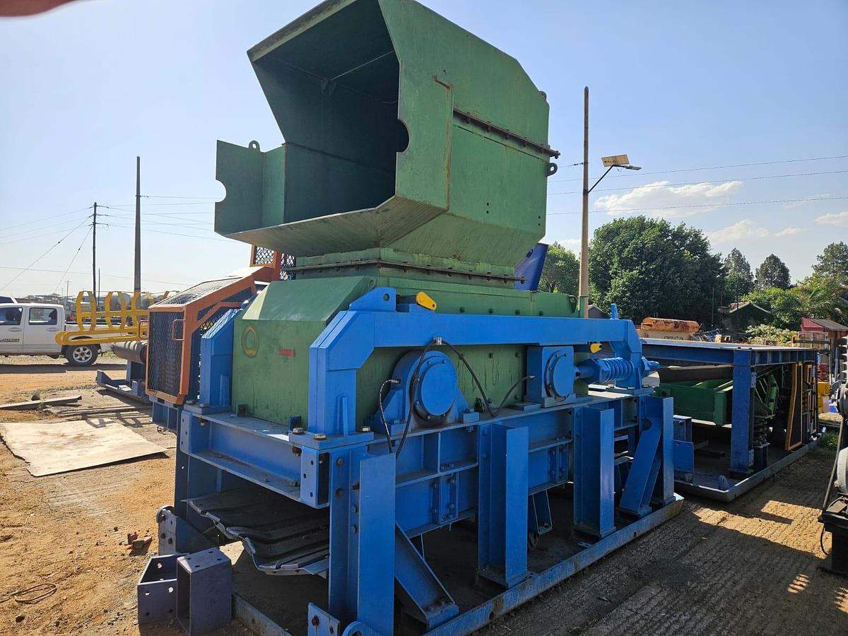 Used ADJUSTABLE DOUBLE DRUM CRUSHER WITH FEEDBIN (USED)