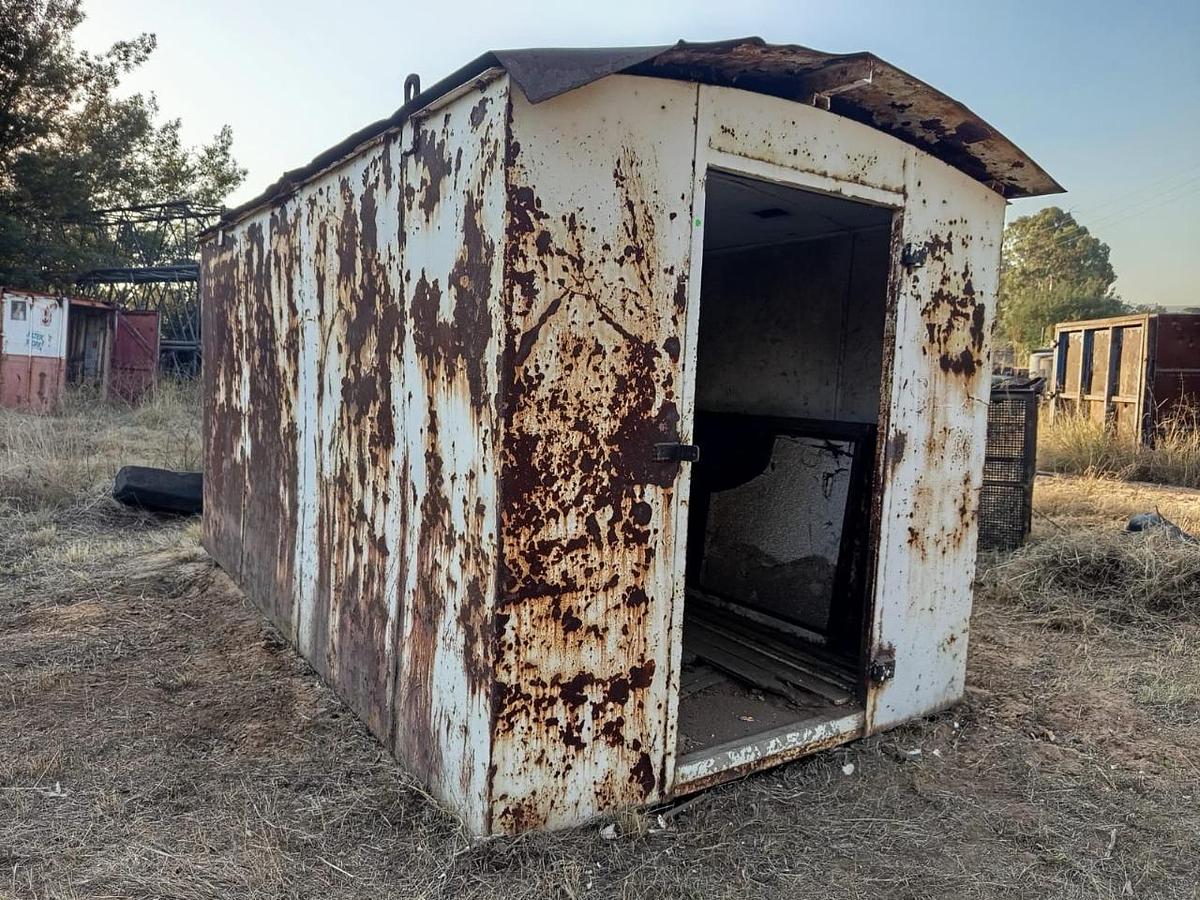 Used 4 METRE STORAGE CONTAINER - USED CONDITION