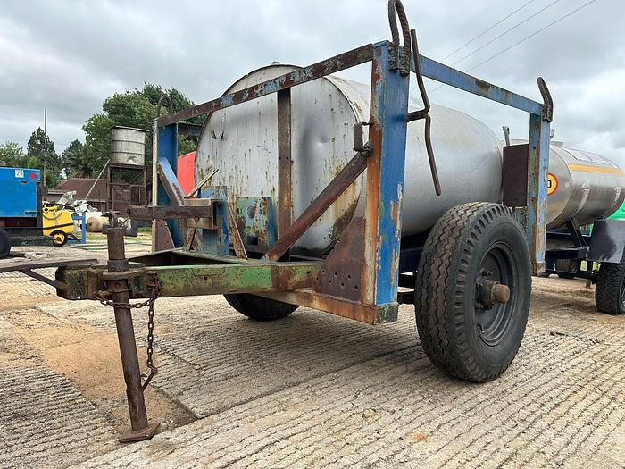 Used TRAILER WITH 1500 LITERS WATER BOWSER