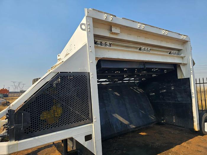 Used DIESEL MOTOR HYDRAULIC MOBILE VIBRATING SCREEN (OPERATIONAL)