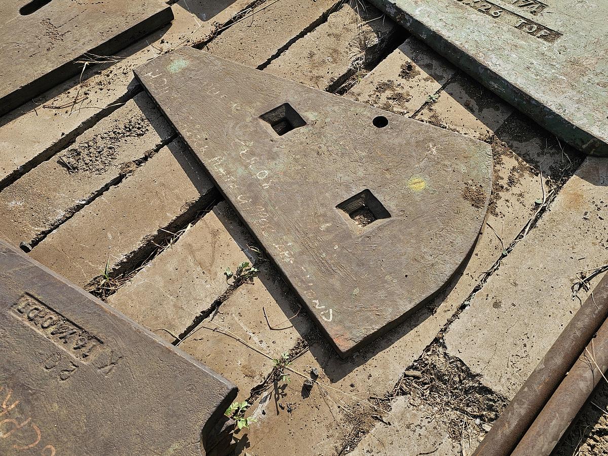 Used CRUSHER PLATES