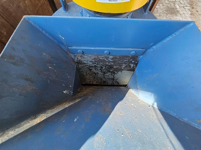 Used NEW VERTICAL IMPACT CRUSHER WITH 15 KW ELECTRICAL MOTOR