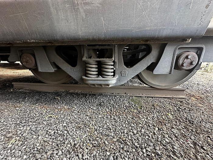 Used RDS BOTTOM SIDE DISCHARGE HOPPER