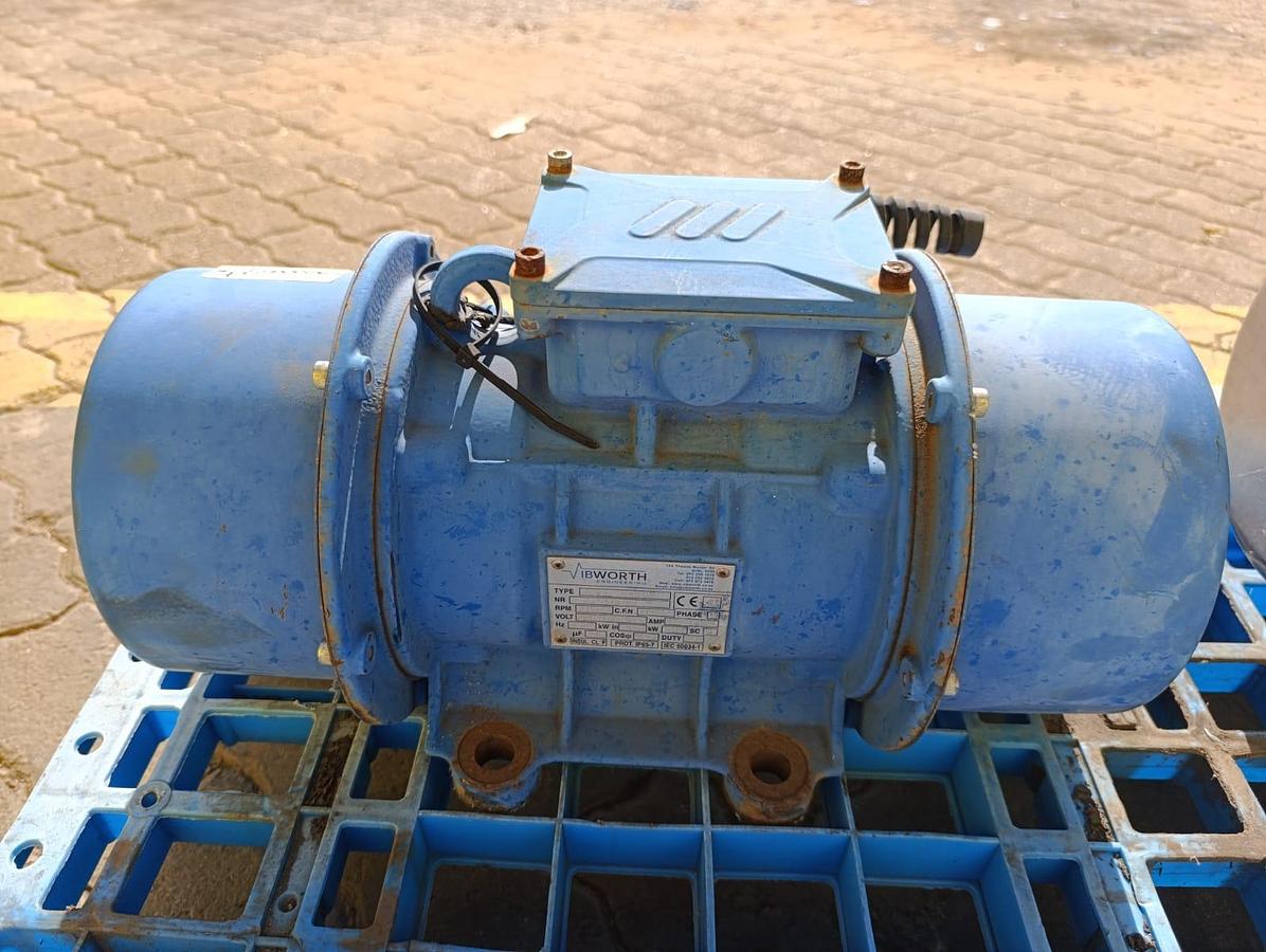 Used VIBRATING MOTOR 0.6KW