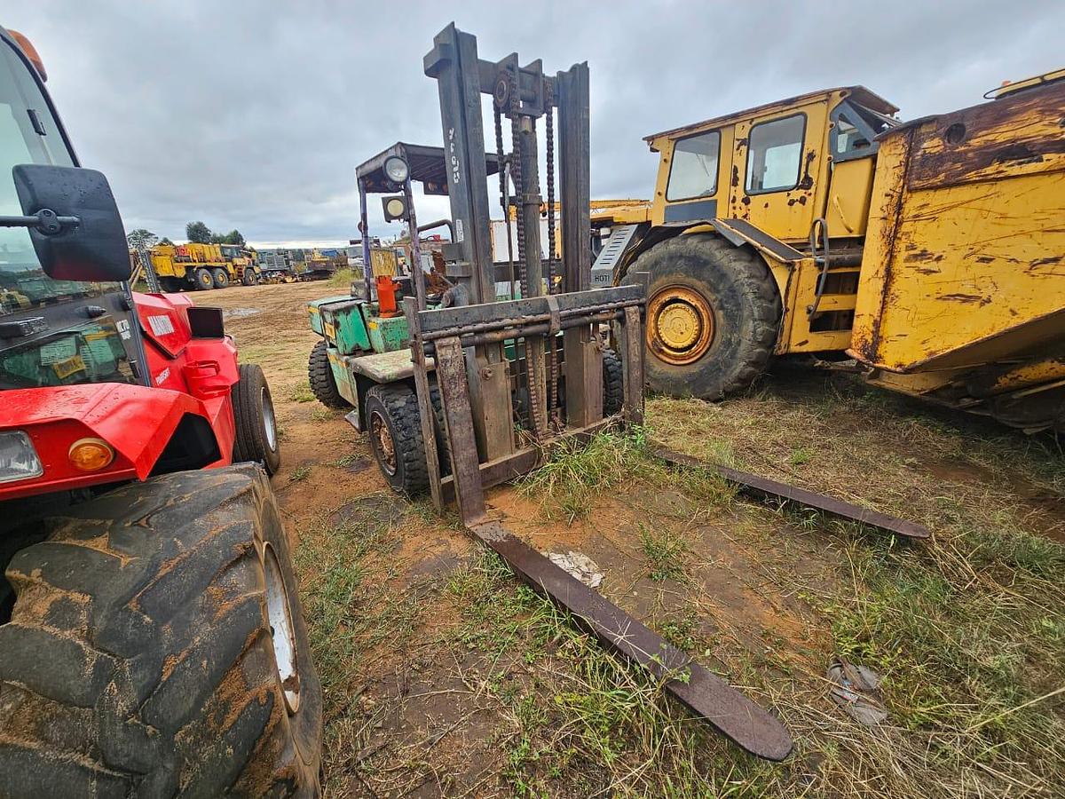 Used CLARK INDUSTRIAL FORKLIFT