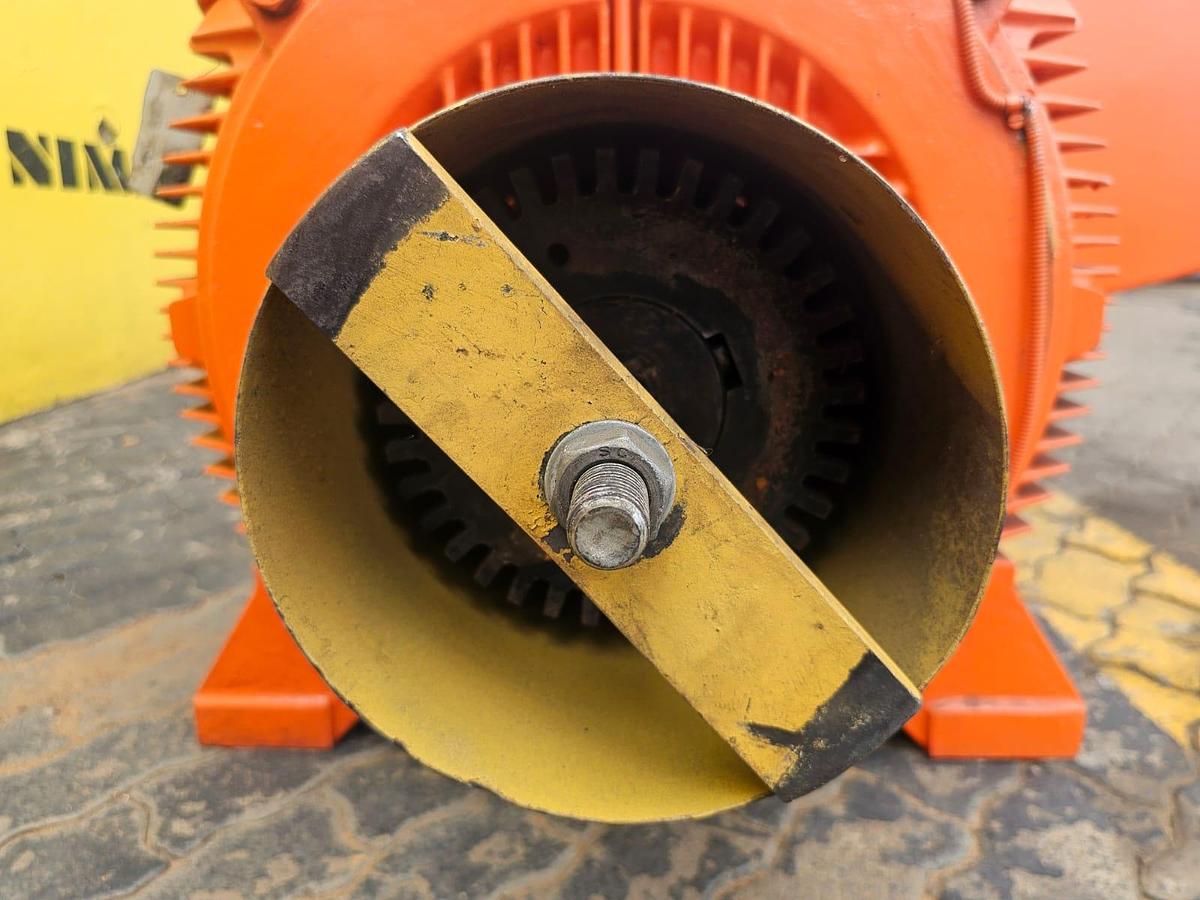 Used 350 KW SIEMENS ELECTRICAL MOTOR (VIBRATING MOTOR)(USED)