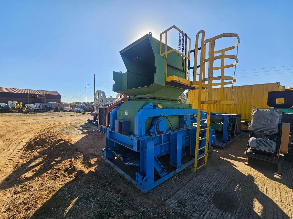 Used ADJUSTABLE DOUBLE DRUM CRUSHER WITH FEEDBIN (USED)