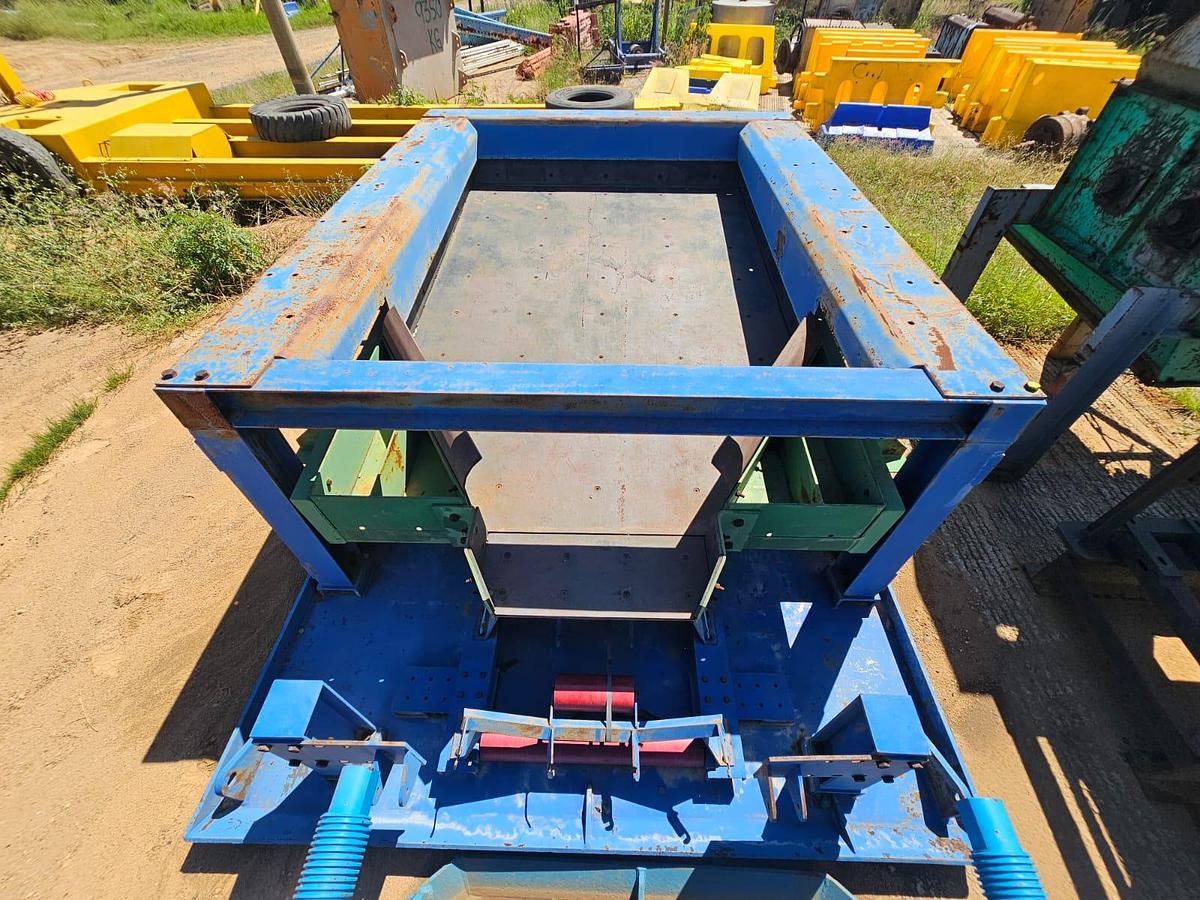 Used VIBRATING PAN FEEDER ON SKITS (USED)