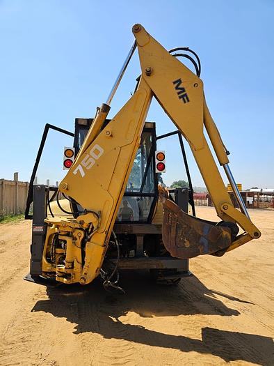 Used BACKHOE TLB 4X4 MASSEY FERGUSON 750