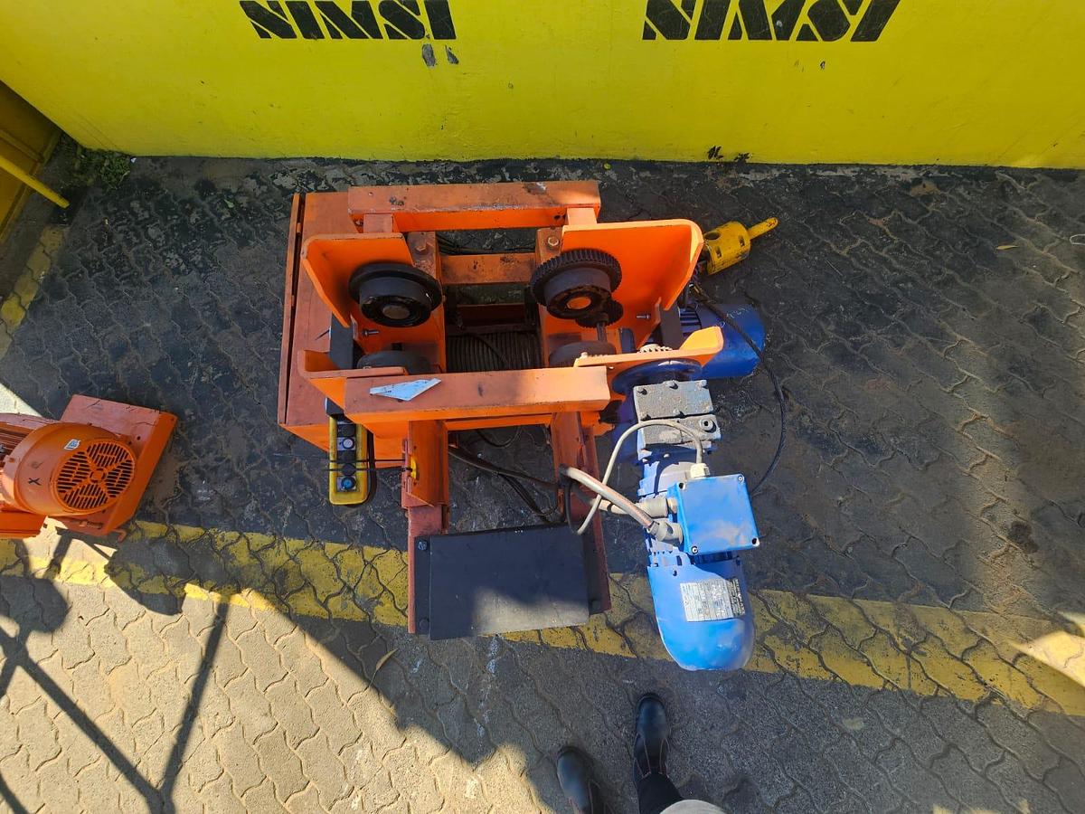 Used ELECTRIC WINCH WITH 2 ELECTRIC MOTORS , DV BOARD & REMOTE (USED)