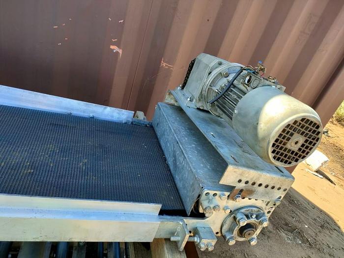 Used 1 X 100 M PACKING LINE ROLLER CONVEYOR STRUCTURE COMPLETE WITH DRIVES UNIT (TESTED)