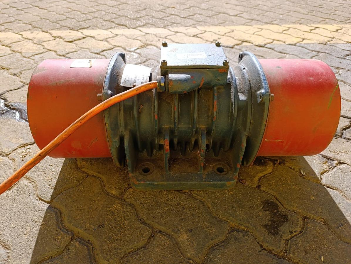 Used VIBRATING MOTOR 0.1KW