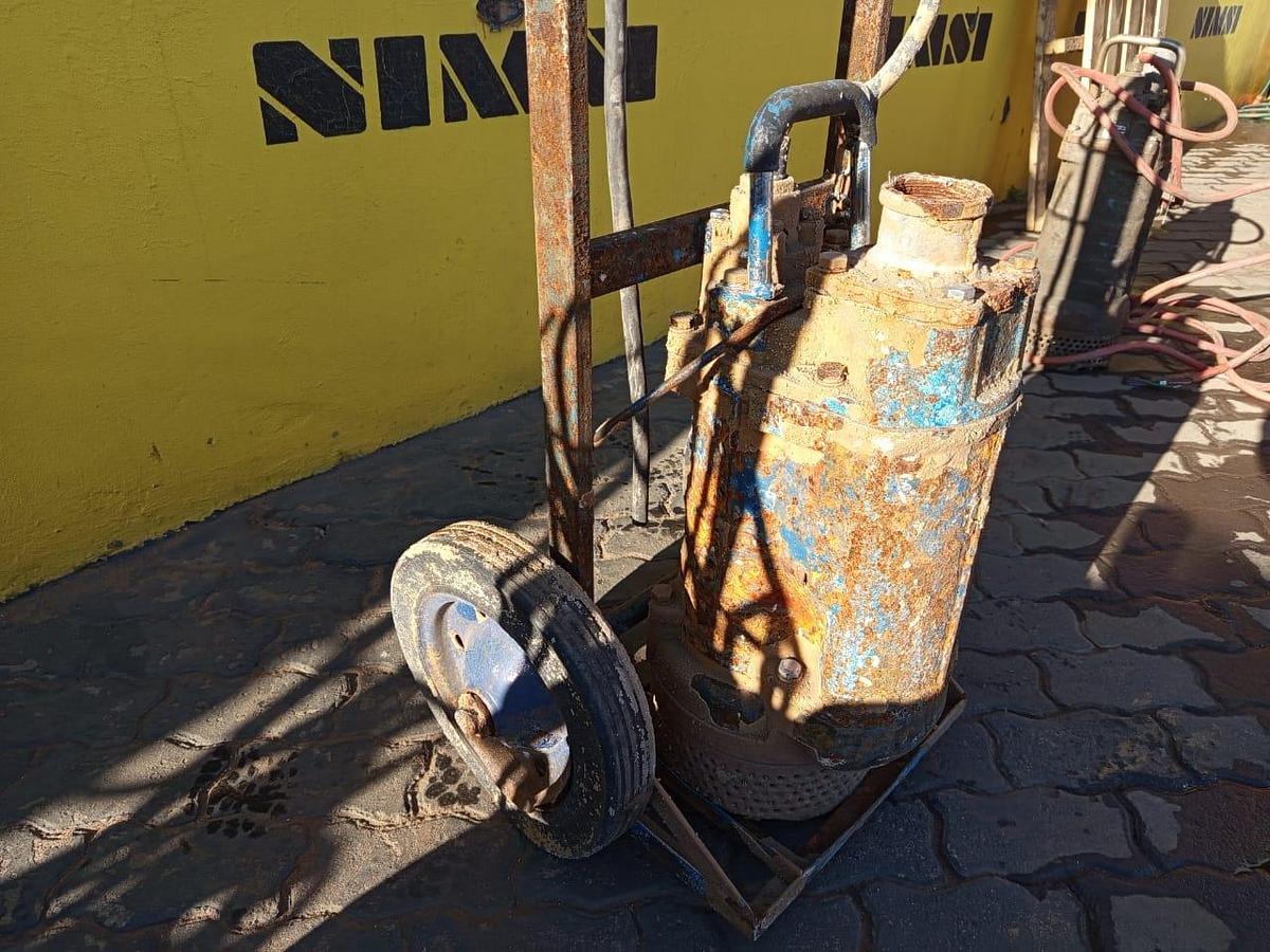 Used SUBMERSIBLE PUMP (NO PLATE)
