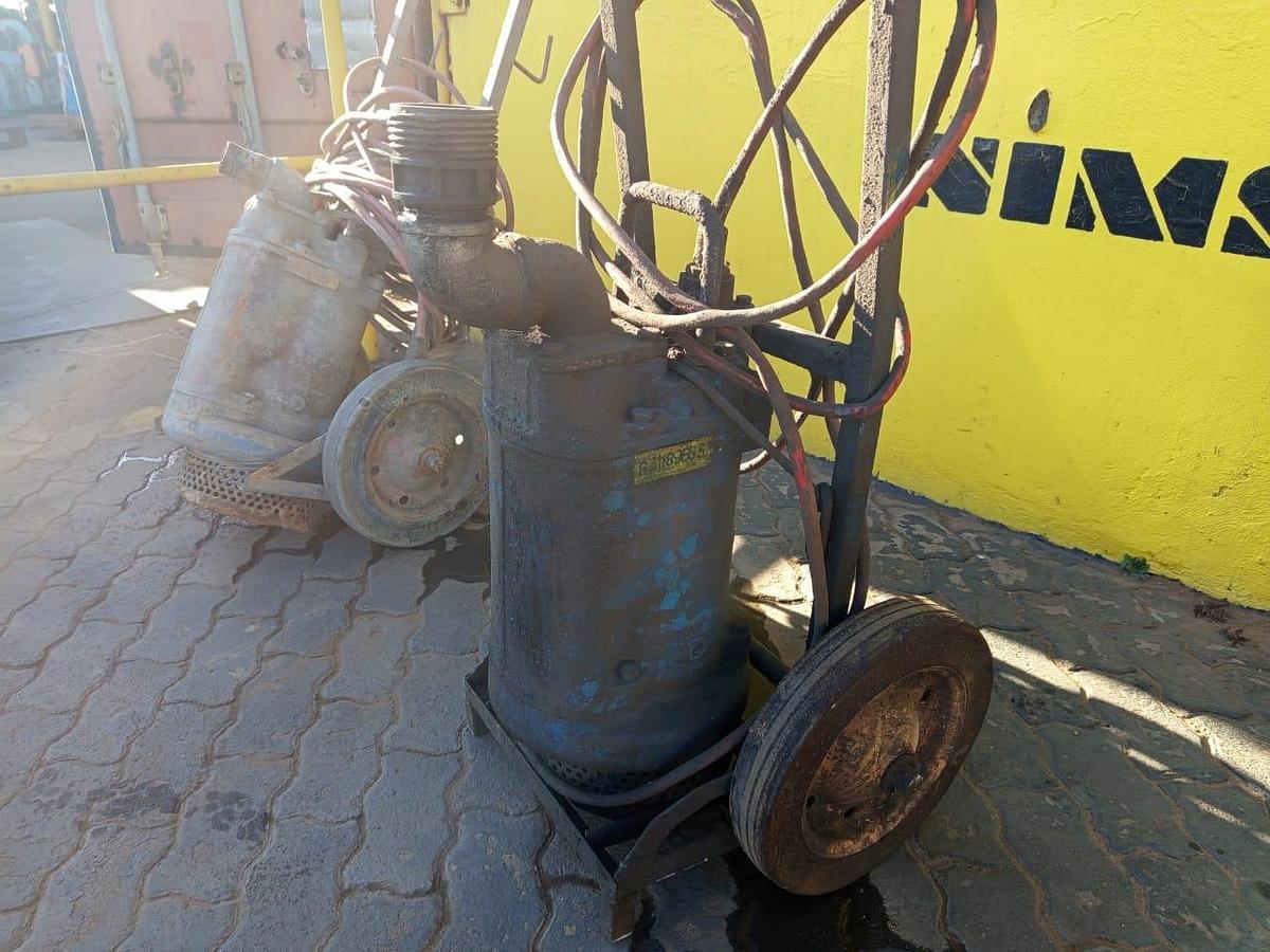 Used SUBMERSIBLE PUMP (NO PLATE)