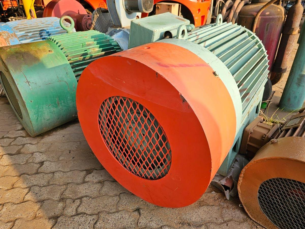 Used  260 KW SIEMENS ELECTRIC MOTOR