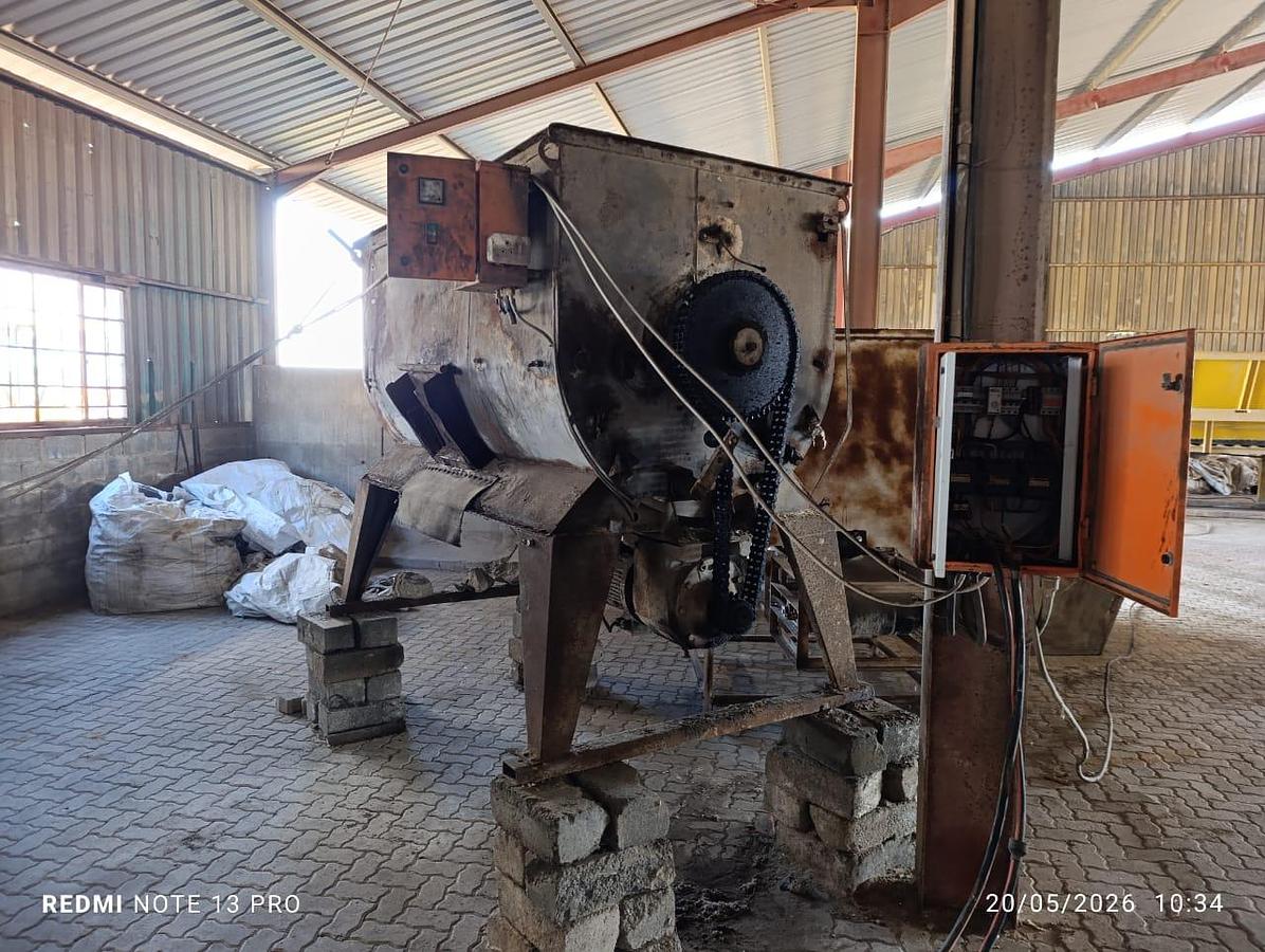 Used PADDLE MIXER WITH CONVEYOR STRUCTURES