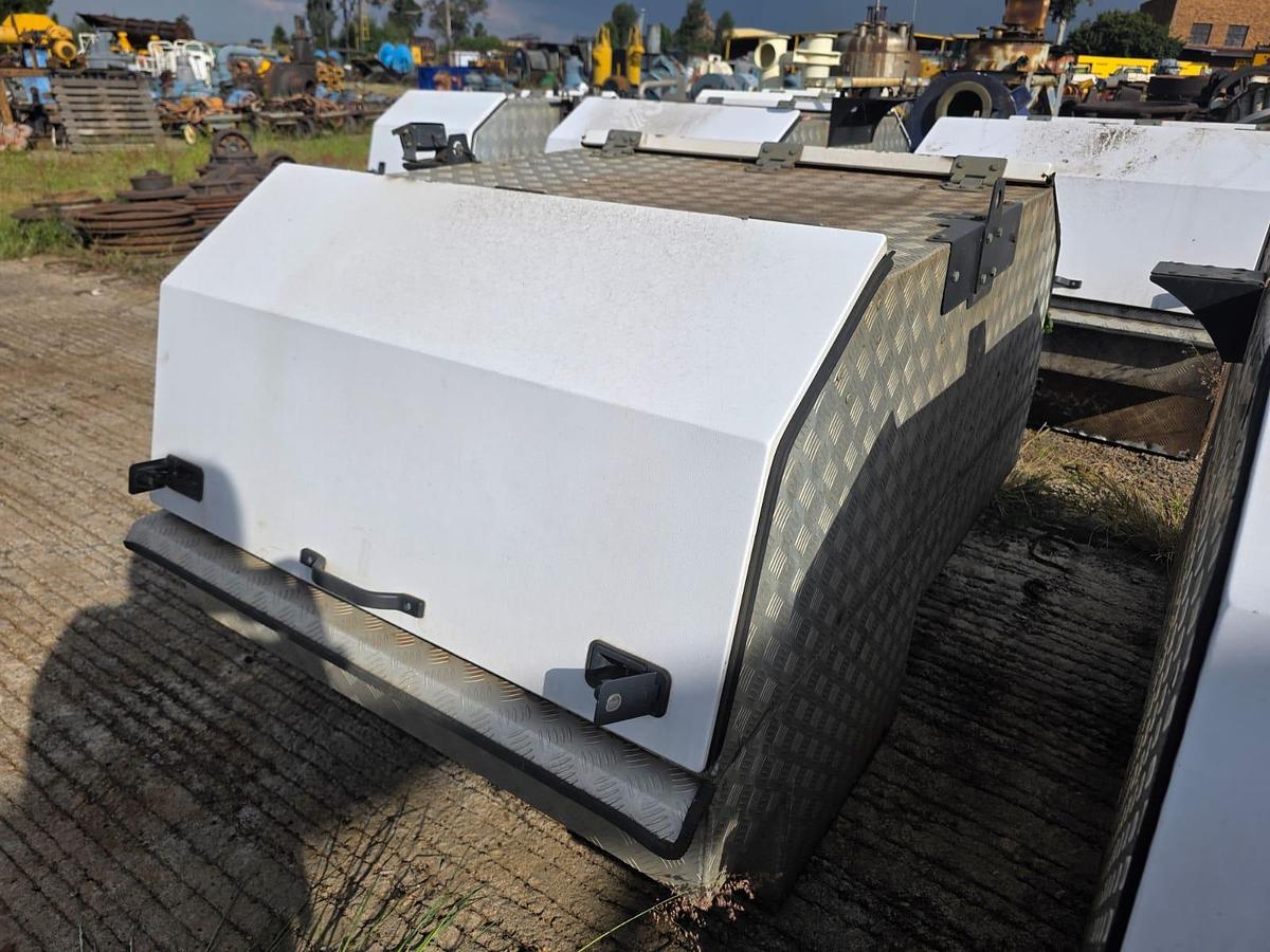 Used BIG ALUMINUM BAKKIE TOOL BOX (USED)