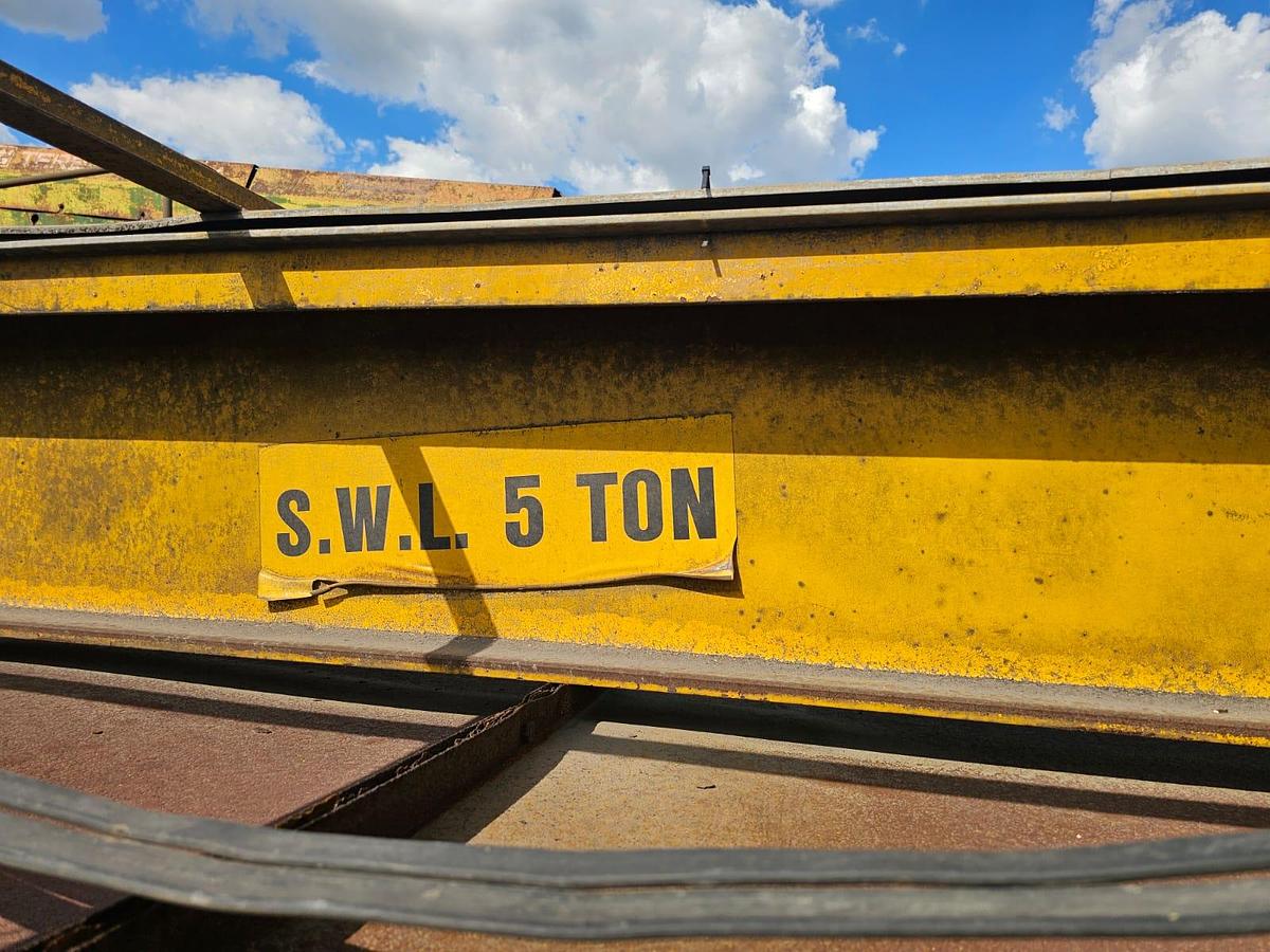 Used 5 TON OVERHEAD CRANE WITH REMOTE 2 X ELECTRIC 7.5 KW ELECTRIC MOTORS AND GEARBOX REMOTE GENERAL INFORMATION S