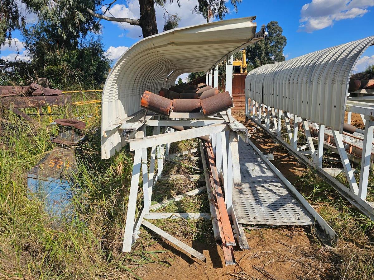 Used 1050 MM CONVEYOR STRUCTURE WITH ROOF (USED)