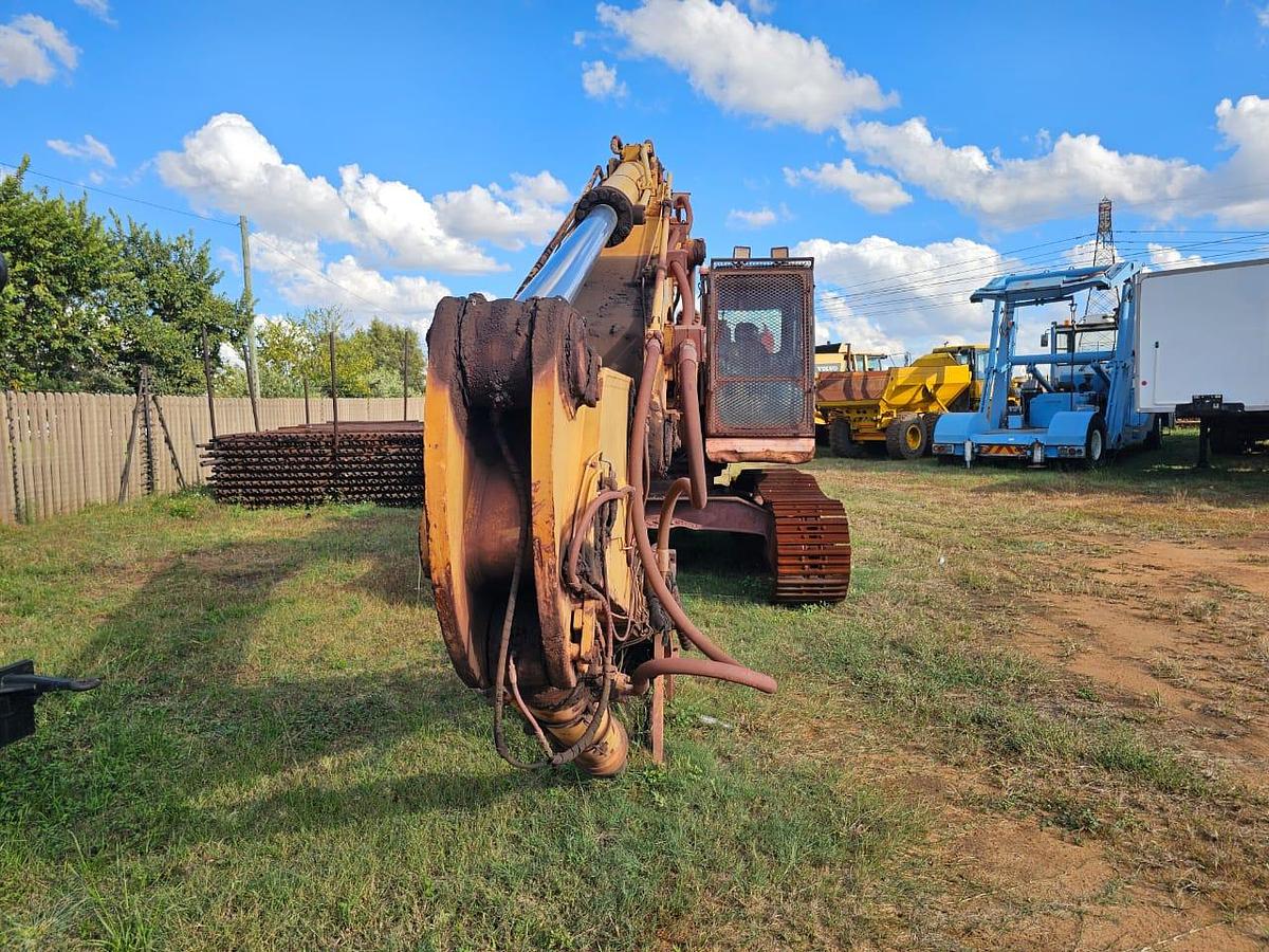 Used KOMATSU TRACKED EXCAVATOR