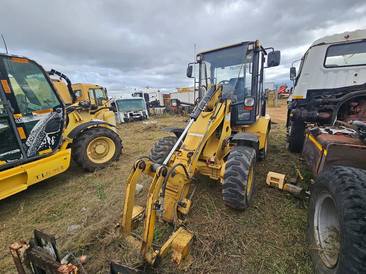 Used CATERPILLAR 902 WHEEL LOADER