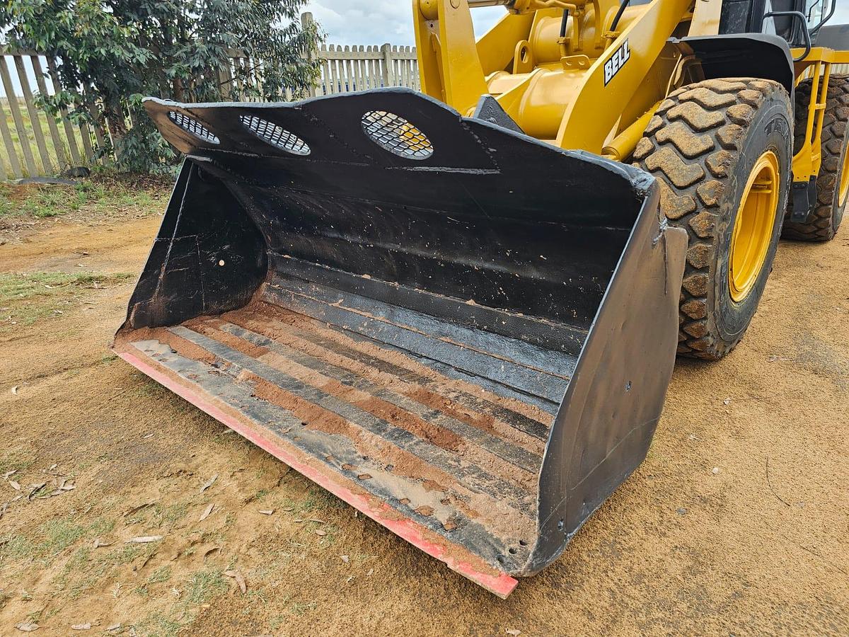 Used BELL L1204E FRONT END LOADER (USED)