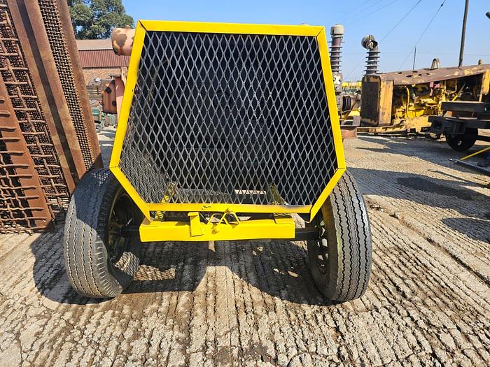 Used MOBILE CONCRETE MIXER DUMPER