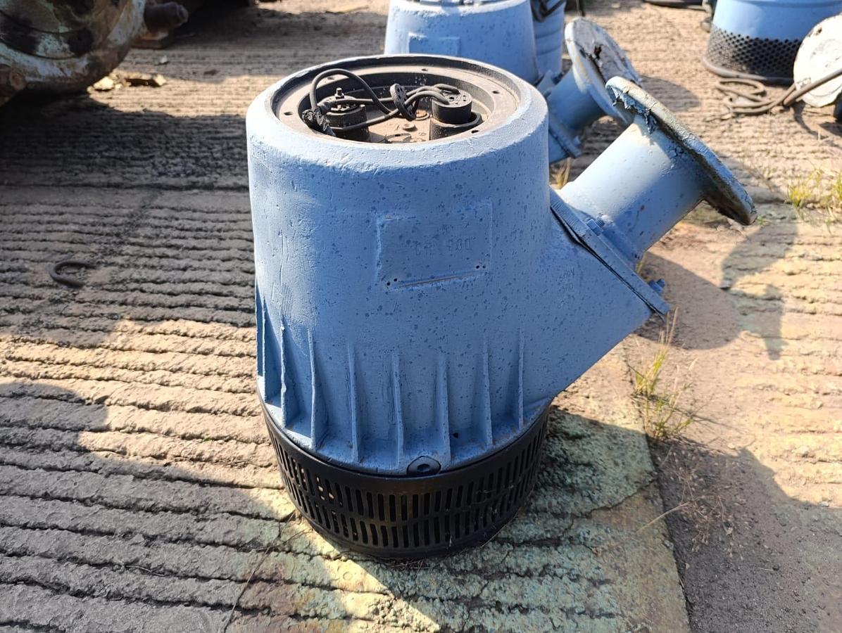Used SUBMERSIBLE PUMP