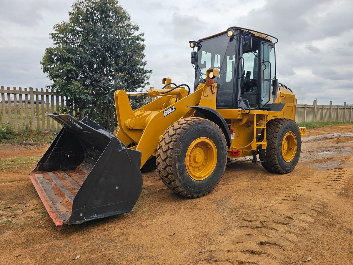 Used BELL L1204E FRONT END LOADER (USED)