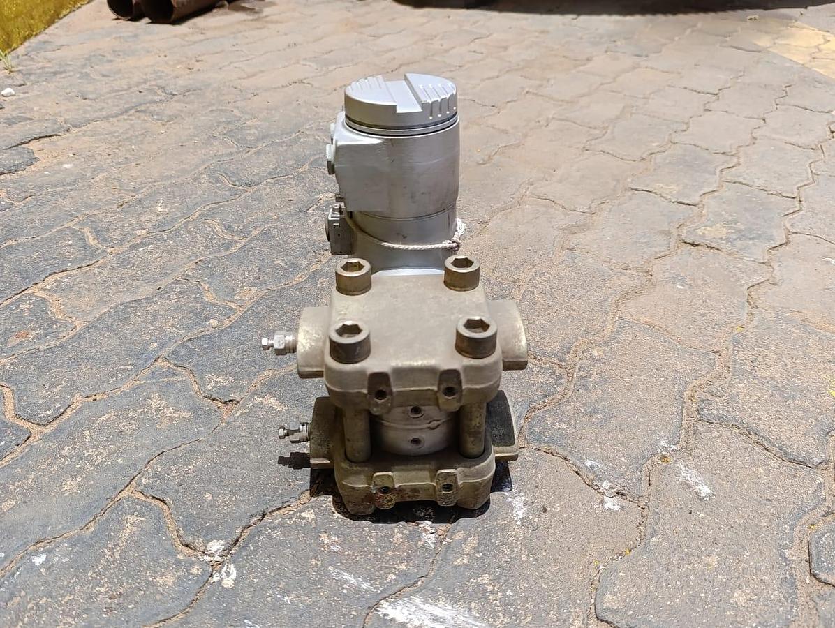 Used SIEMENS DIFF PRESSURE VALVE 130 TO 640 MBAR
