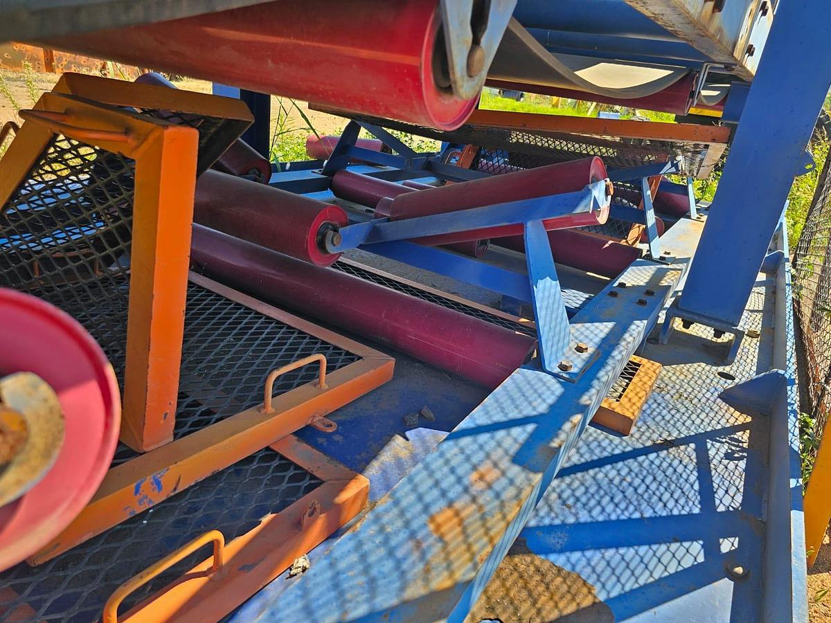 Used 1200 CONVEYOR BELT STRUCTURE ON SKIDS WITH 7.5 KW ELECTRIC MOTOR AND 1.18.96 RATIO GEARBOX 