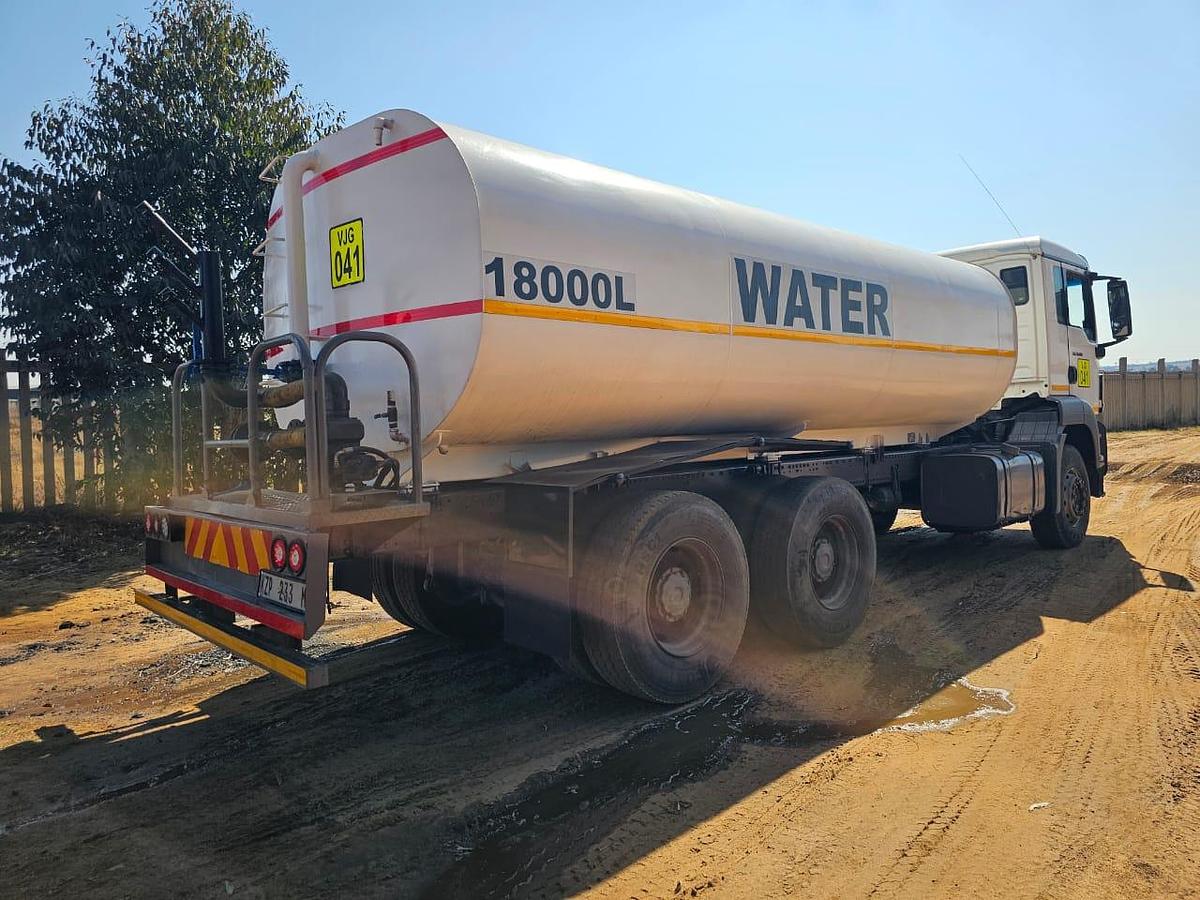 Used 18 000 LITRE WATER TRUCK