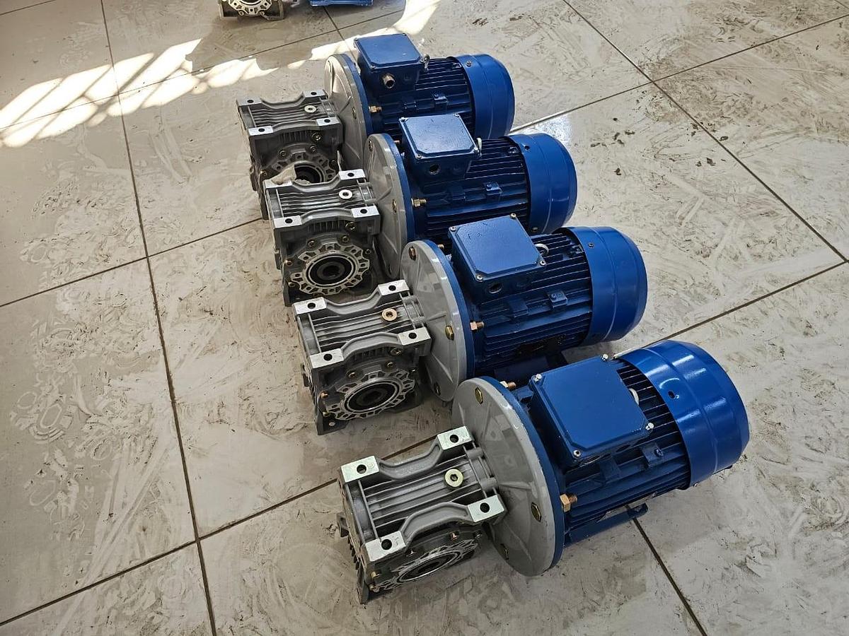Used 2.2 KW MOTORIZED GEARBOXES