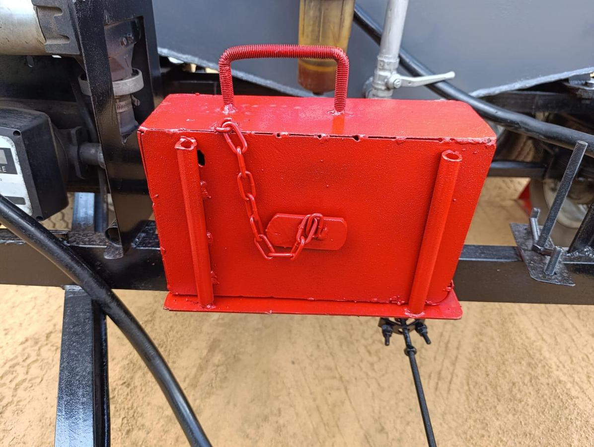 Used HEAVY DUTY 2500 LITRE DIESEL BOWSER TRAILER WITH PUMP & METER- USED CONDITION