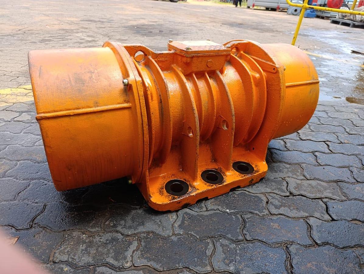Used 7.5KW VIBRATING MOTOR (USED)