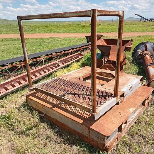 Used DRUM MIXER WITH SCREEN, 2 X SCREW CONVEYOR WITH PLATFORM STAND AND DRUM ROTATING BASE