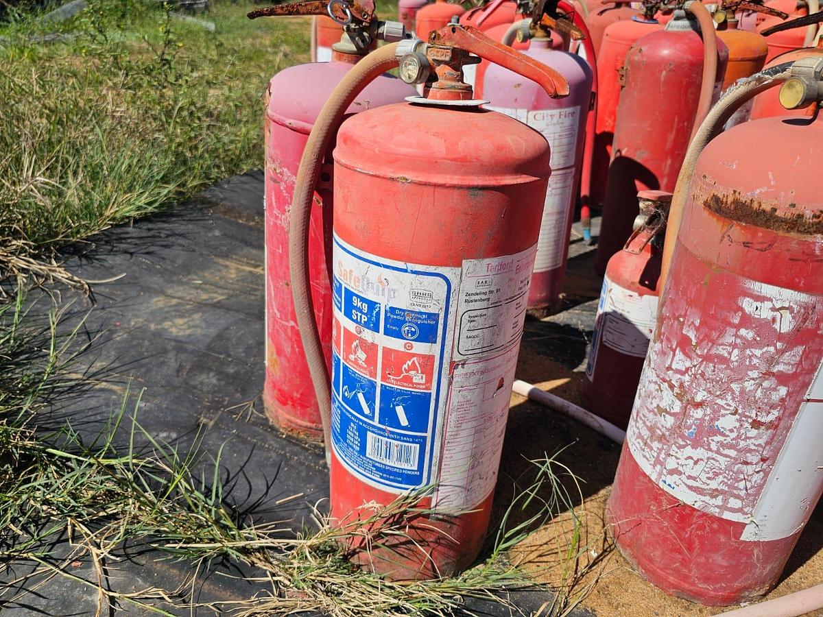Used 9KG DRY CHEMICAL POWDER EXTINGUISHERS (USED)