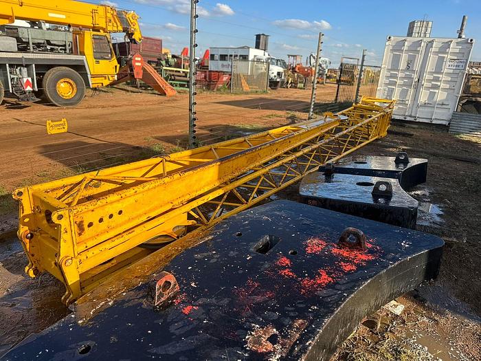 Used KRUPP KMK 5120 ALL TERRAIN 120 TON CRANE (RUNNER)