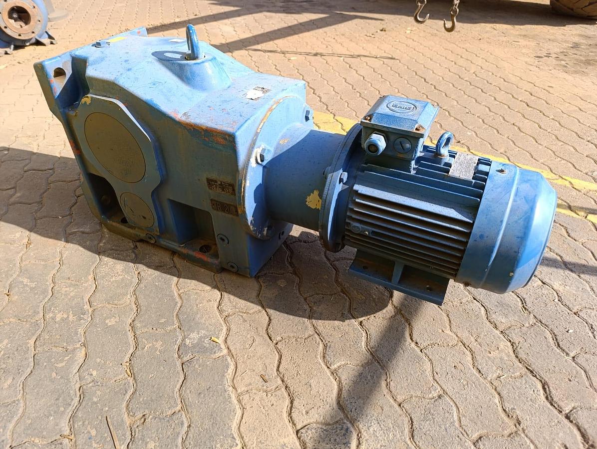 Used POWERPACK GEARBOX WITH ELECTRIC MOTOR 5.5KW