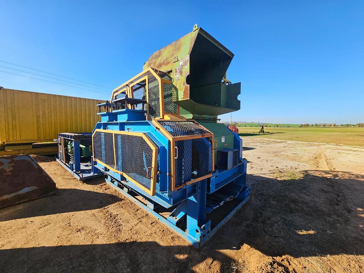 Used ADJUSTABLE DOUBLE DRUM CRUSHER WITH FEEDBIN (USED)