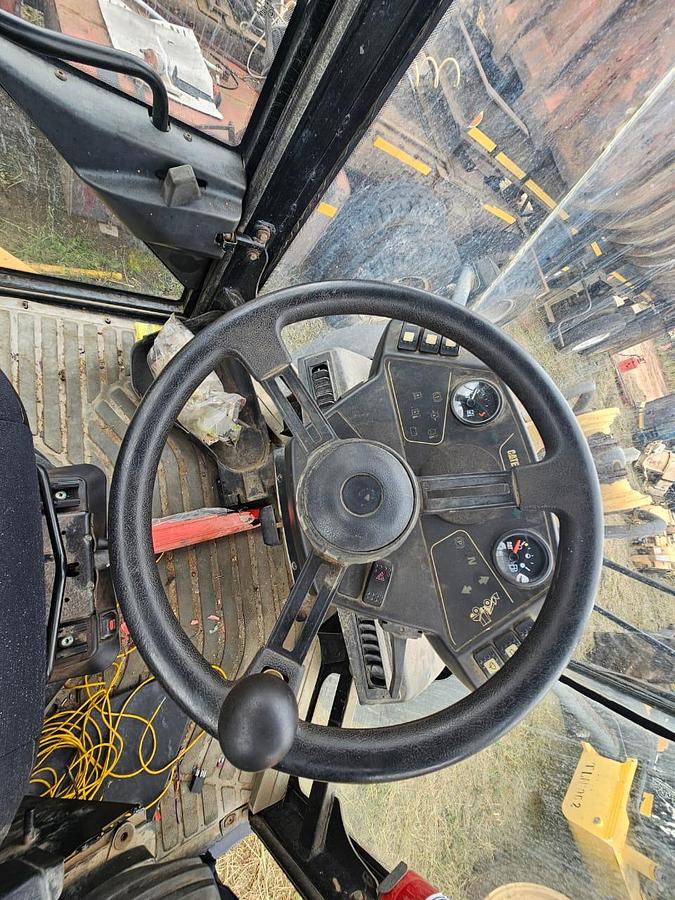 Used CATERPILLAR 902 WHEEL LOADER