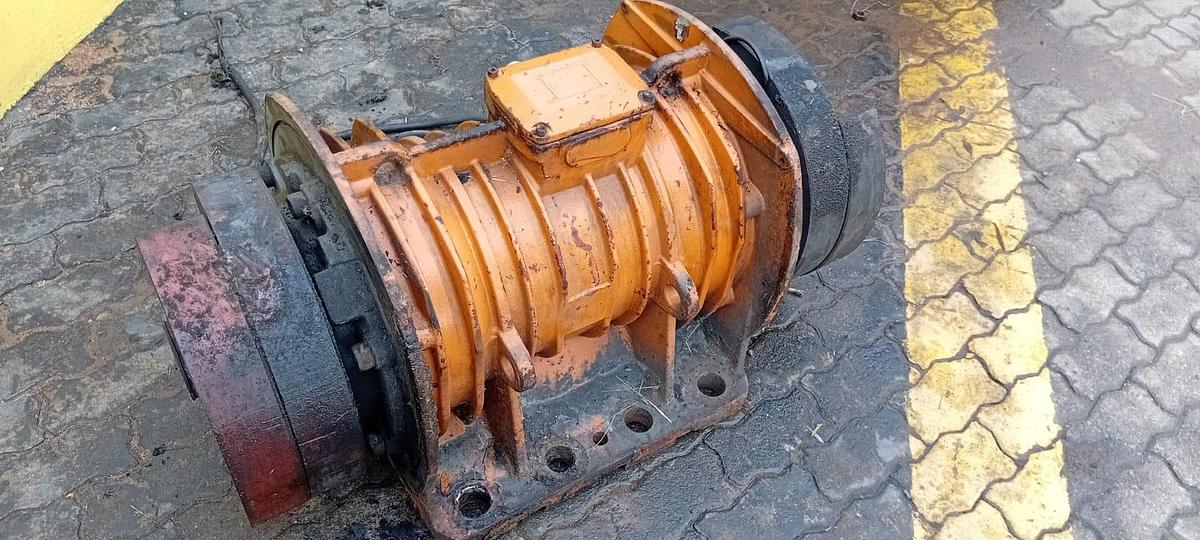 Used 13KW VIBRATING MOTOR (USED)