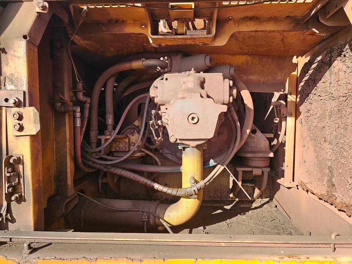 Used KOMATSU TRACKED EXCAVATOR