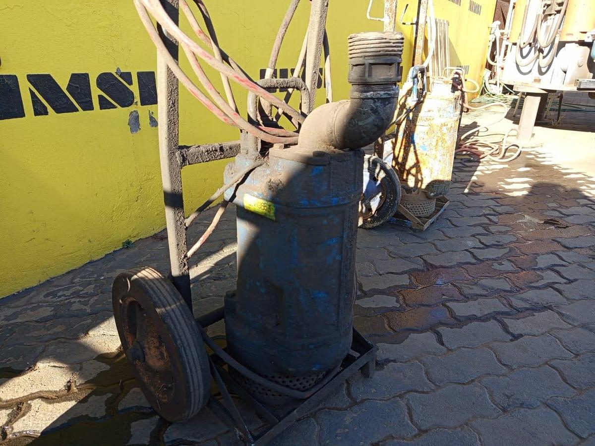 Used SUBMERSIBLE PUMP (NO PLATE)