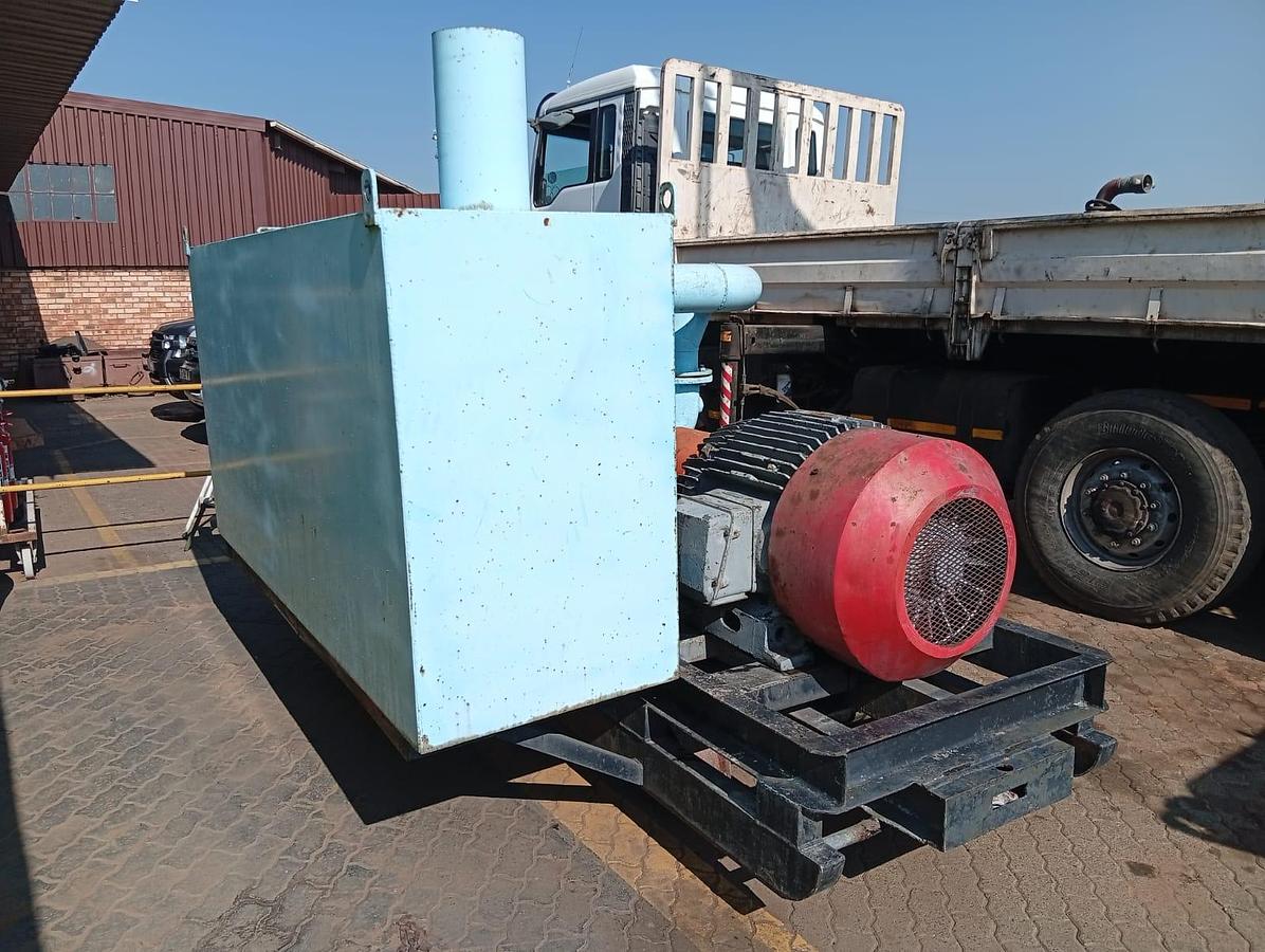 Used ELECTRIC VACUUM WITH DOUBLE TRACK WHEELS