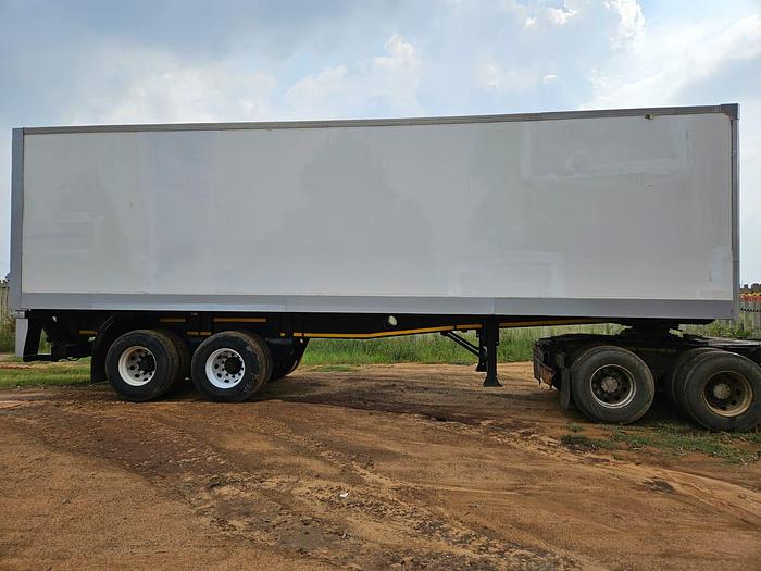 Used SERCO DOUBLE AXLE ISOLATED BODY TRAILER WITH RAVIOLI TAIL LIFT