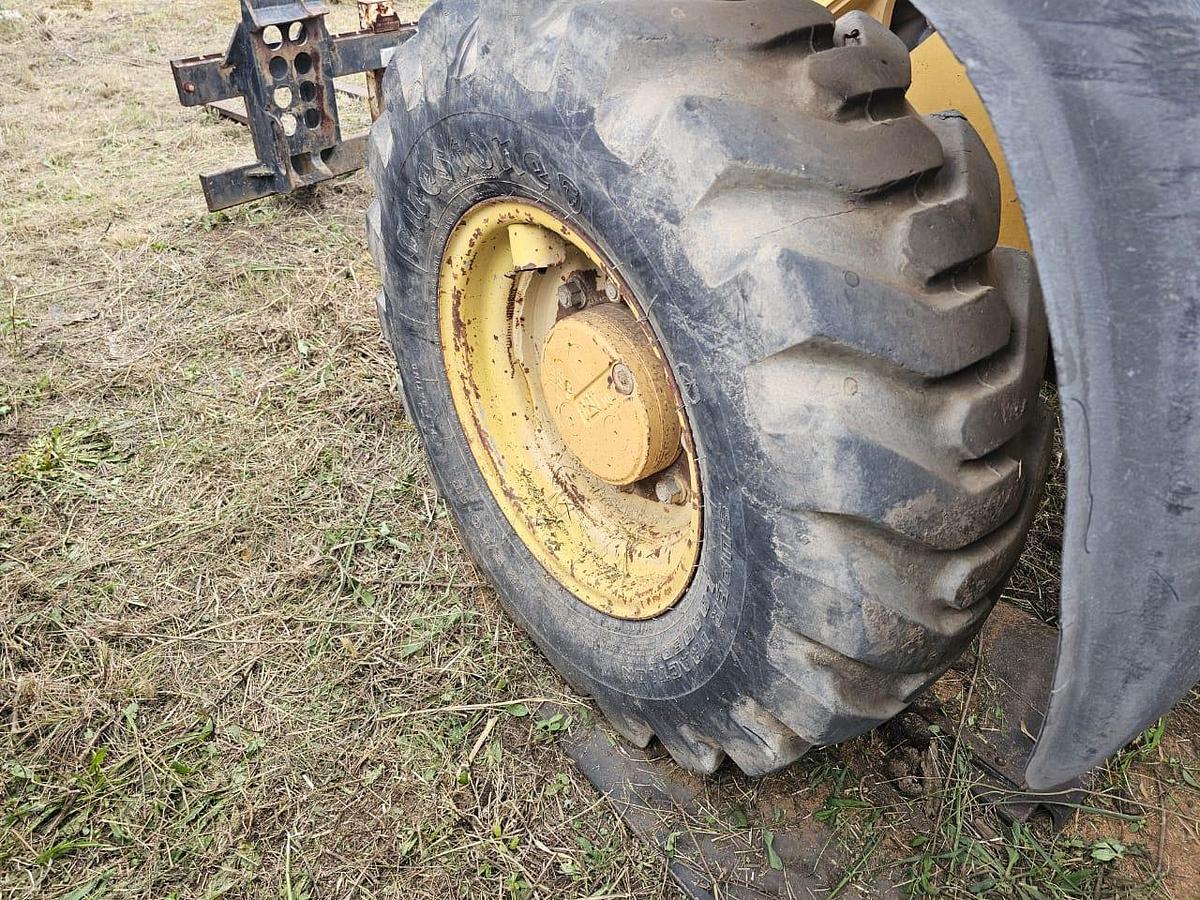 Used CATERPILLAR 902 WHEEL LOADER