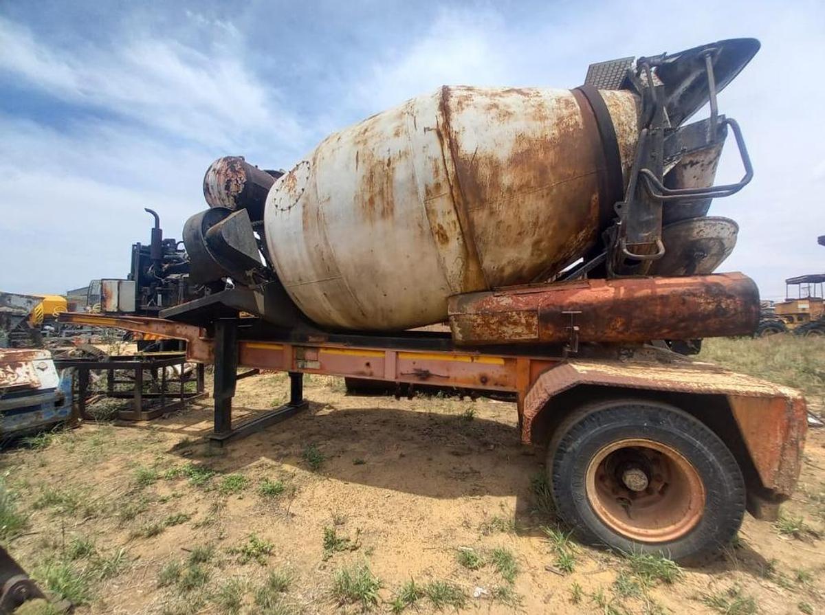 Used SIX CUBE READY-MIX CONCRETE MIXER ON TRAILER WITH DIESEL MOTOR AND HYDRAULIC DRIVES