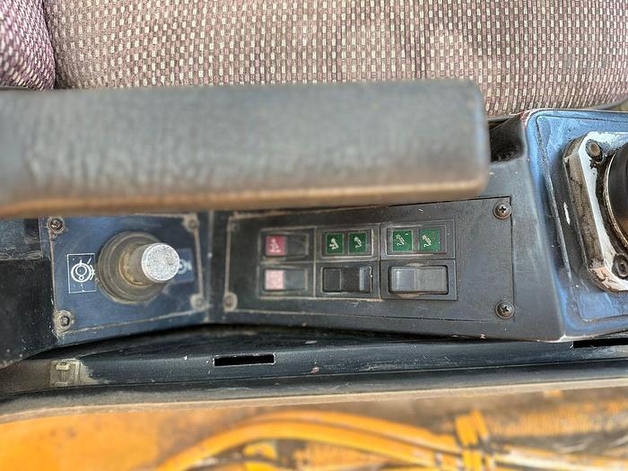 Used KRUPP KMK 5120 ALL TERRAIN 120 TON CRANE (RUNNER)